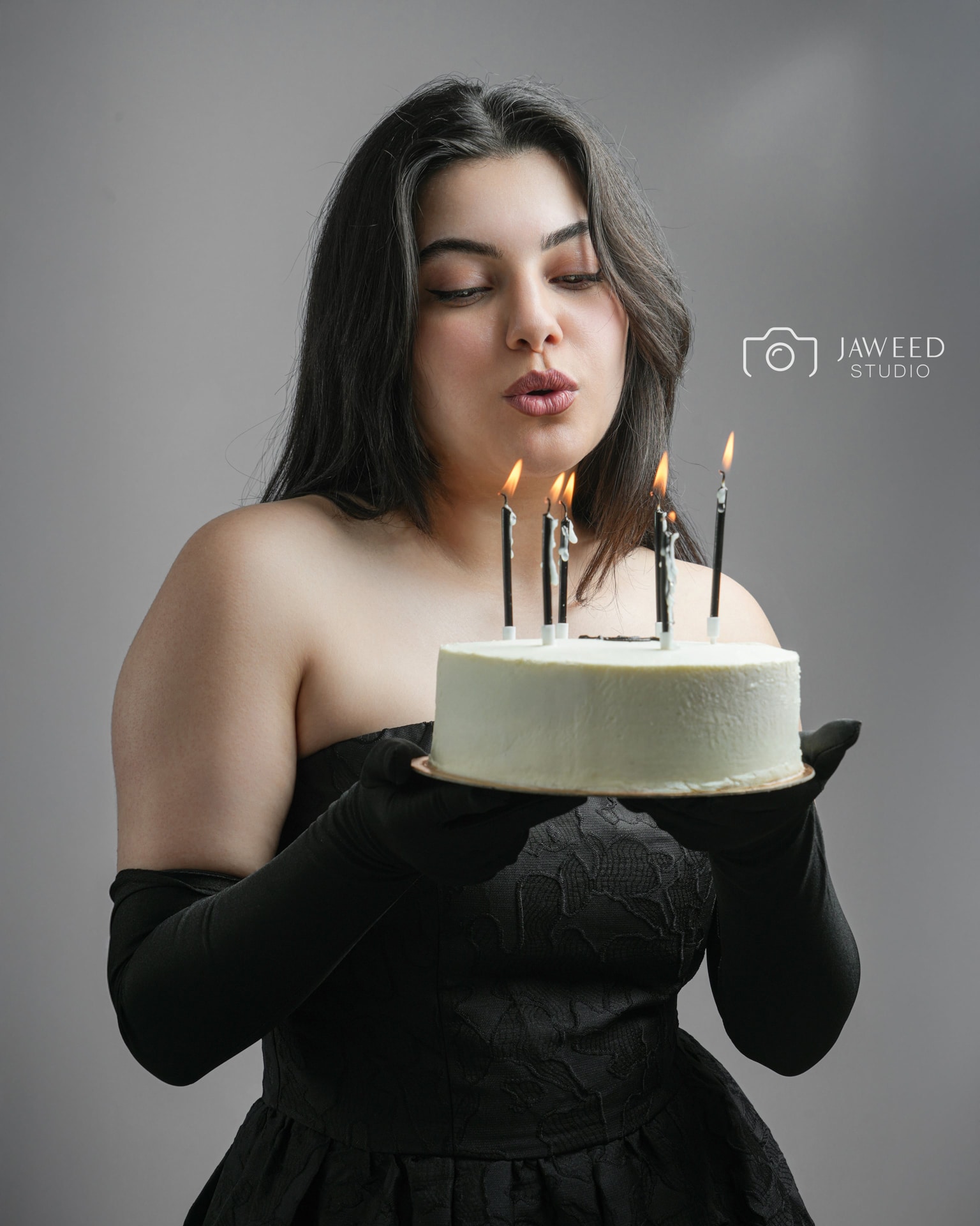 Verjaardagsfotograaf – studio shoot met decor en cake