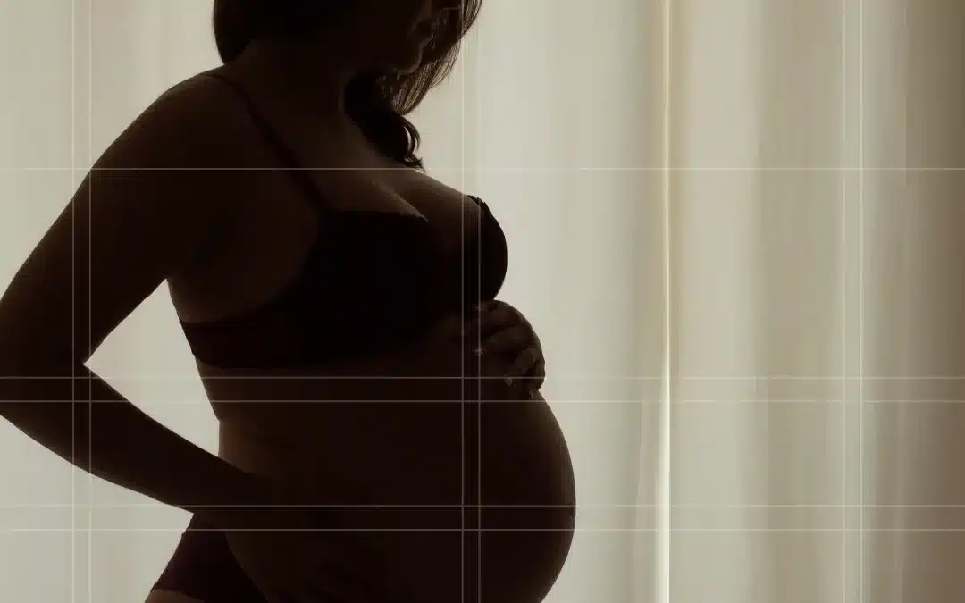 Zwangerschapsposes voor moeders die hun eerste baby verwachten